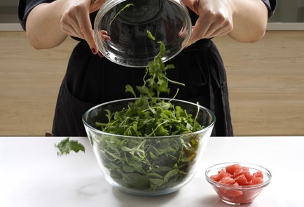 Фото шага рецепта Салат с куриной печенью грейпфрутом и мацони 152846 шаг 9  