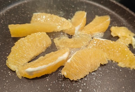 Фото шага рецепта Салат с куриной печенью и апельсином 190883 шаг 11  