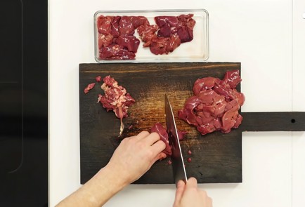 Фото шага рецепта Салат с куриной печенью и гранатом 81347 шаг 1  