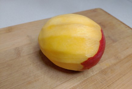 Фото шага рецепта Салат с куриной печенью и манго 191207 шаг 3