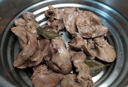 Фото шага рецепта Салат с куриной печенью 191028 шаг 1  