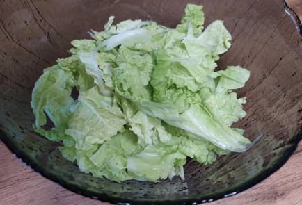 Фото шага рецепта Салат с куриным филе и кукурузой 189158 шаг 4  