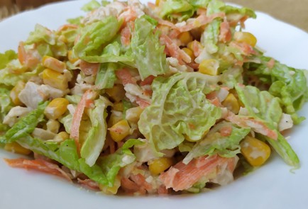 Фото шага рецепта Салат с куриным филе и кукурузой 189158 шаг 9  