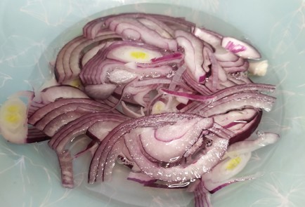 Фото шага рецепта Салат с куриными желудочками и зеленью 189013 шаг 3