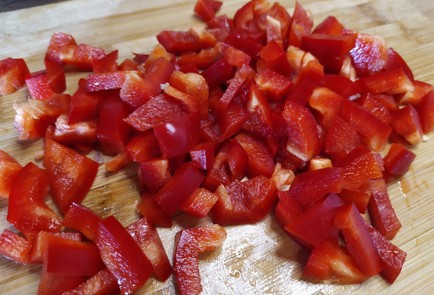 Фото шага рецепта Салат с куриными желудочками и зеленью 189013 шаг 5