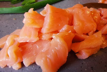 Фото шага рецепта Салат с лососем 189481 шаг 5  