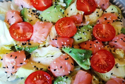 Фото шага рецепта Салат с лососем 189481 шаг 9  