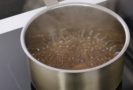 Фото шага рецепта Салат с мандаринами и камамбером 126198 шаг 2  