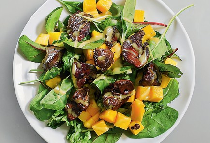 Фото шага рецепта Салат с манго и куриной печенью 23847 шаг 5  