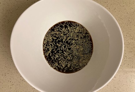 Фото шага рецепта Салат с мидиями сыром и виноградом 188030 шаг 1  