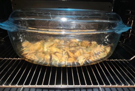 Фото шага рецепта Салат с мидиями сыром и виноградом 188030 шаг 3  