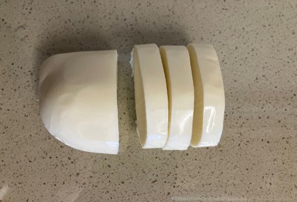 Фото шага рецепта Салат с мидиями сыром и виноградом 188030 шаг 4  