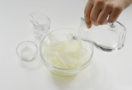 Фото шага рецепта Салат с минтаем и яблоком 152999 шаг 3  