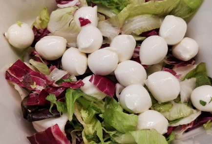 Фото шага рецепта Салат с моцареллой и перцем халапеньо 174878 шаг 1