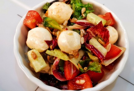 Фото шага рецепта Салат с моцареллой и перцем халапеньо 174878 шаг 12