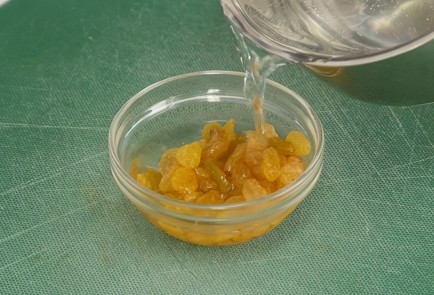 Фото шага рецепта Салат с морковью красной рыбой и миндалем 93022 шаг 1  