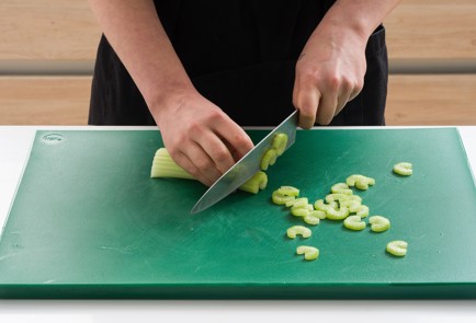 Фото шага рецепта Салат с нутом и виноградом 152052 шаг 3  