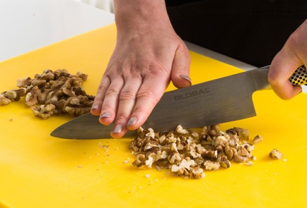 Фото шага рецепта Салат с нутом и виноградом 152052 шаг 4  