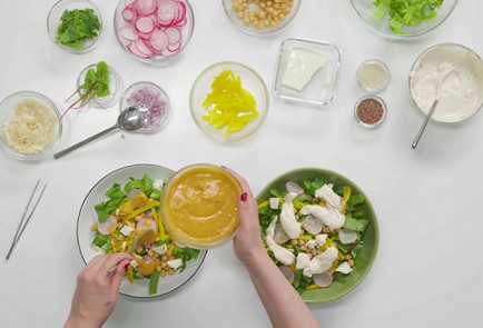 Фото шага рецепта Салат с нутом редиской и абрикосовой заправкой 152540 шаг 11  