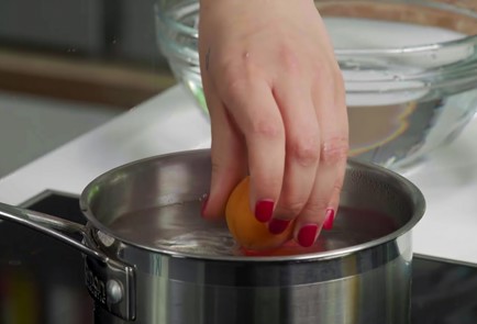 Фото шага рецепта Салат с нутом редиской и абрикосовой заправкой 152540 шаг 7  