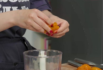 Фото шага рецепта Салат с нутом редиской и абрикосовой заправкой 152540 шаг 8  