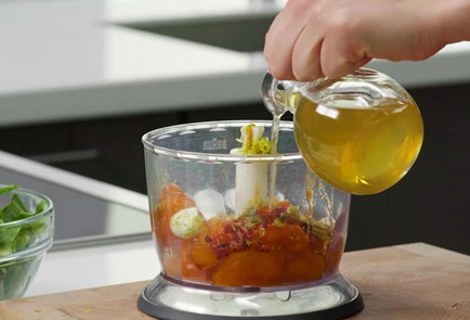 Фото шага рецепта Салат с нутом редиской и абрикосовой заправкой 152540 шаг 9  