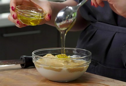 Фото шага рецепта Салат с нутом редиской и йогуртовой заправкой 152541 шаг 7