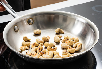 Фото шага рецепта Салат с нутом 189111 шаг 2  