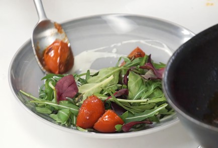 Фото шага рецепта Салат с обжаренными томатами 31055 шаг 3  