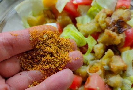 Фото шага рецепта Салат с обжаренными баклажанами 189128 шаг 19  