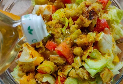 Фото шага рецепта Салат с обжаренными баклажанами 189128 шаг 20  