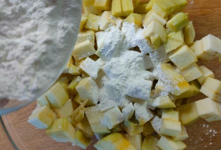 Фото шага рецепта Салат с обжаренными баклажанами 189128 шаг 6  