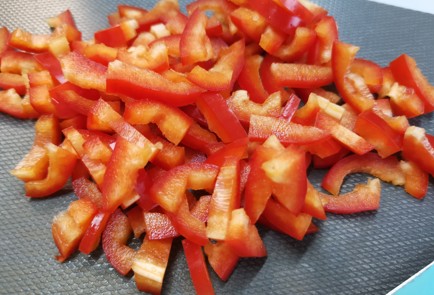 Фото шага рецепта Салат с огурцом и яйцом 188892 шаг 2  