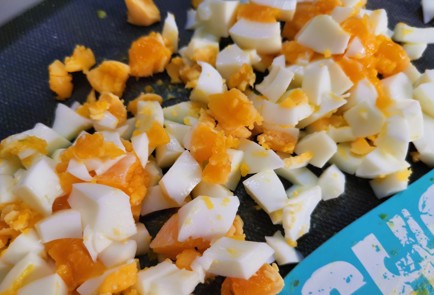 Фото шага рецепта Салат с огурцом и яйцом 188892 шаг 8  