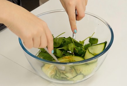 Фото шага рецепта Салат с осьминогом и тапенадом 114336 шаг 5  