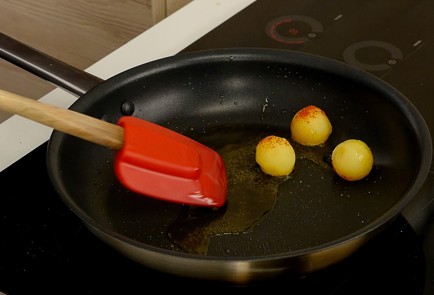 Фото шага рецепта Салат с осьминогом и тапенадом 114336 шаг 7  