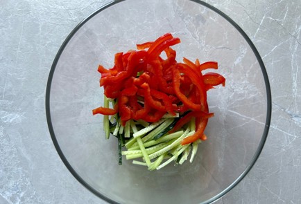 Фото шага рецепта Салат с отварной говядиной и горячим маслом 186554 шаг 3  