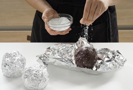 Фото шага рецепта Салат с печеной свеклой и фетой 152776 шаг 2  