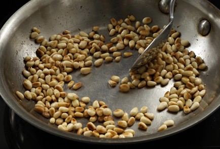 Фото шага рецепта Салат с печеной свеклой и фетой 152776 шаг 4  