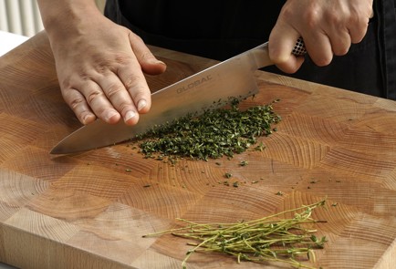 Фото шага рецепта Салат с печеной свеклой и фетой 152776 шаг 5  