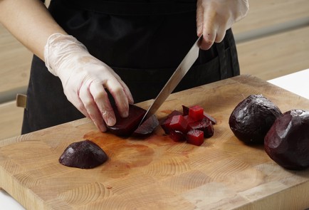 Фото шага рецепта Салат с печеной свеклой и фетой 152776 шаг 9  