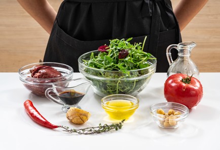 Фото шага рецепта Салат с печенью и медовым соусом 175902 шаг 1  