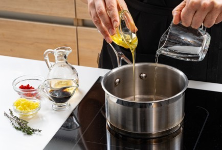 Фото шага рецепта Салат с печенью и медовым соусом 175902 шаг 4  