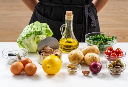 Фото шага рецепта Салат с печенью трески картофелем и фасолью 175752 шаг 1  