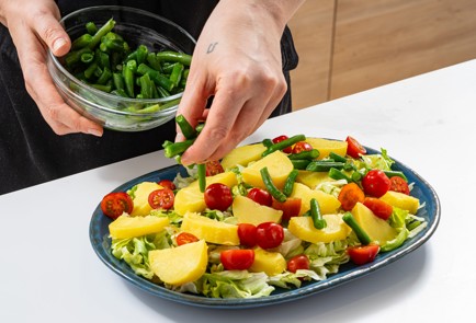 Фото шага рецепта Салат с печенью трески картофелем и фасолью 175752 шаг 10  