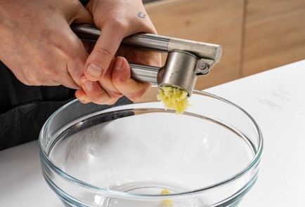 Фото шага рецепта Салат с печенью трески картофелем и фасолью 175752 шаг 6  