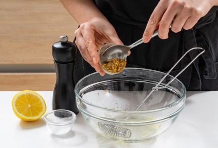 Фото шага рецепта Салат с печенью трески картофелем и фасолью 175752 шаг 7  