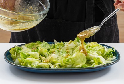 Фото шага рецепта Салат с печенью трески картофелем и фасолью 175752 шаг 9  