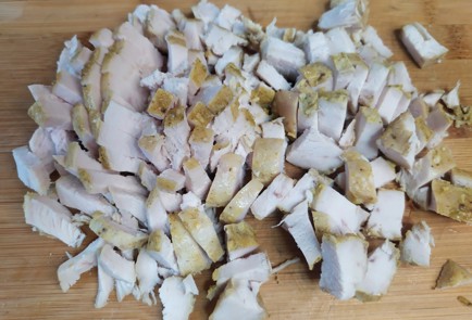 Фото шага рецепта Салат с пекинской капустой курицей и помидорами 191201 шаг 2  