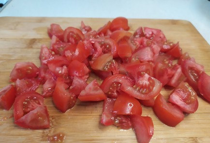 Фото шага рецепта Салат с пекинской капустой курицей и помидорами 191201 шаг 5  